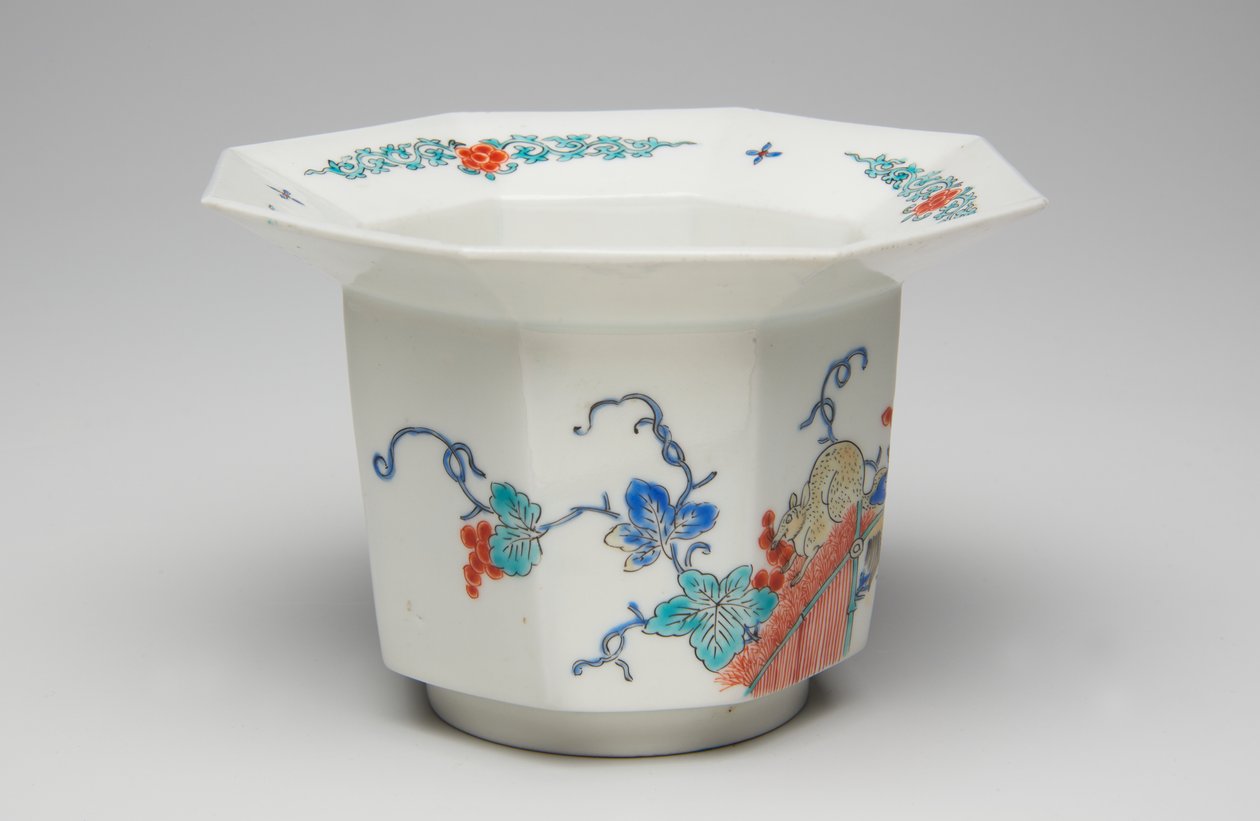 Kuppi, 1600-luvun loppu - 1700-luvun alku (Kakiemon, posliinia, jossa overglaze emali) tekijältä Japanese School