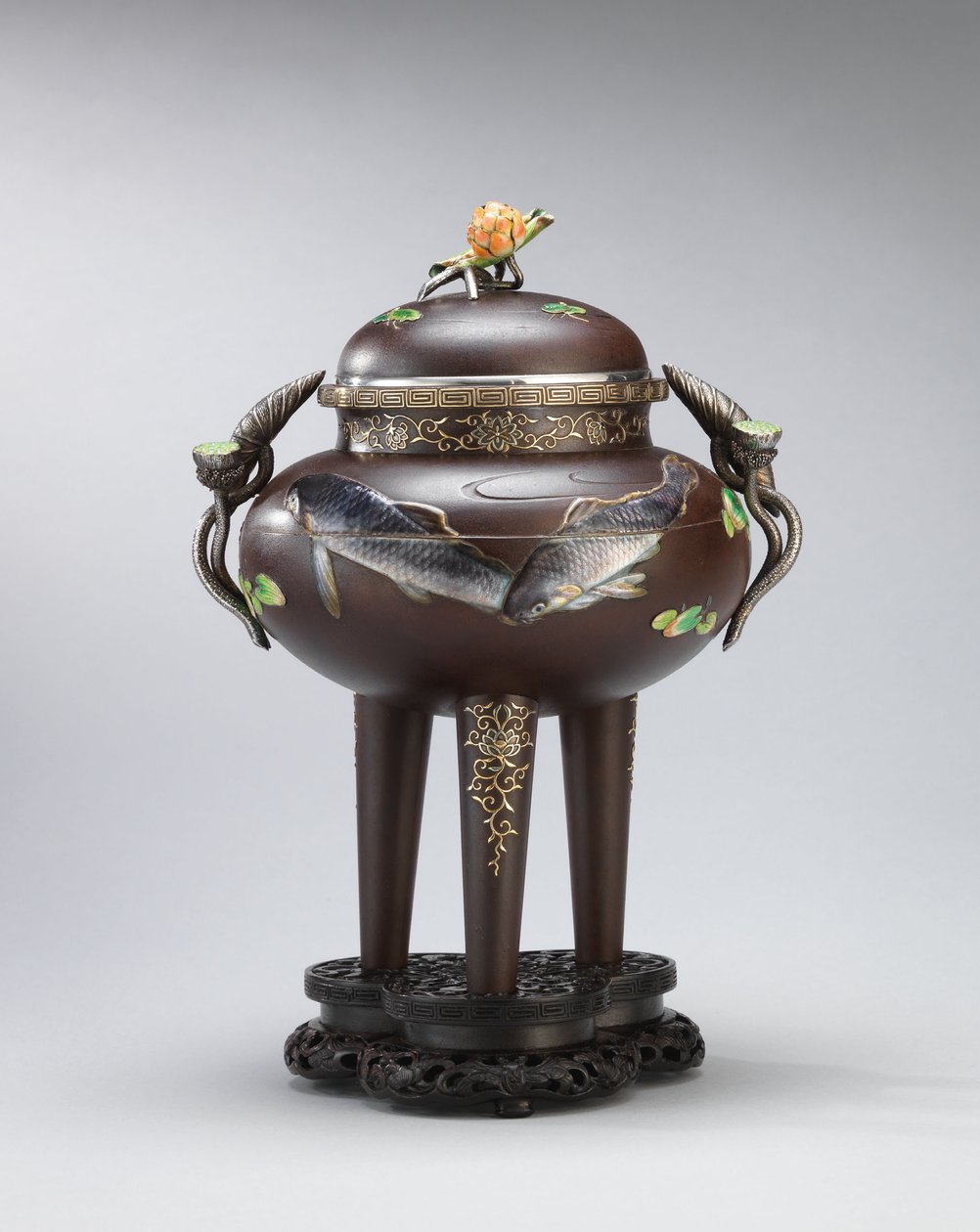 Emalilla ja pehmeällä metallilla upotettu rauta suitsutuspoltin, sinetöity Koichi Shin (Takasaki Koichi), Meiji Period (rauta, kulta, hopea ja emalit) tekijältä Japanese School