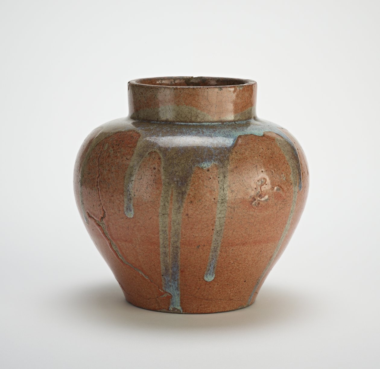 Purkki, mahdollisesti seto-astia, 1700-1800-luvun lopulla (kivitavaraa maaspaattisella ja riisi-olki-tuhkalasiteella) tekijältä Japanese School