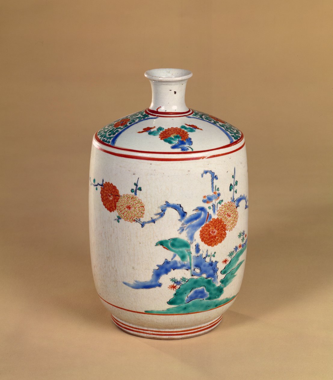 Kakiemon-pullo kukkakoristeella, Edo-kausi, n.1660 (posliini) tekijältä Japanese School