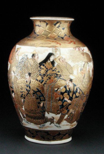 Satsuma-maljakko, jossa on kulkueessa olevia hahmoja, 1800-luvun loppupuoli (emalilla maalattu saviastia). tekijältä Japanese School