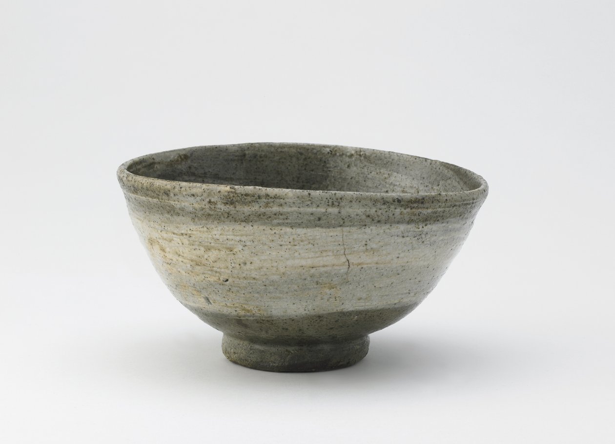 Teekulho, hakeme-tyyppinen, Edo-kausi, 1700-1800-luvun puoliväli (kivitavara, jossa harjattu valkoinen lippa kirkkaan lasitteen alla) tekijältä Japanese School