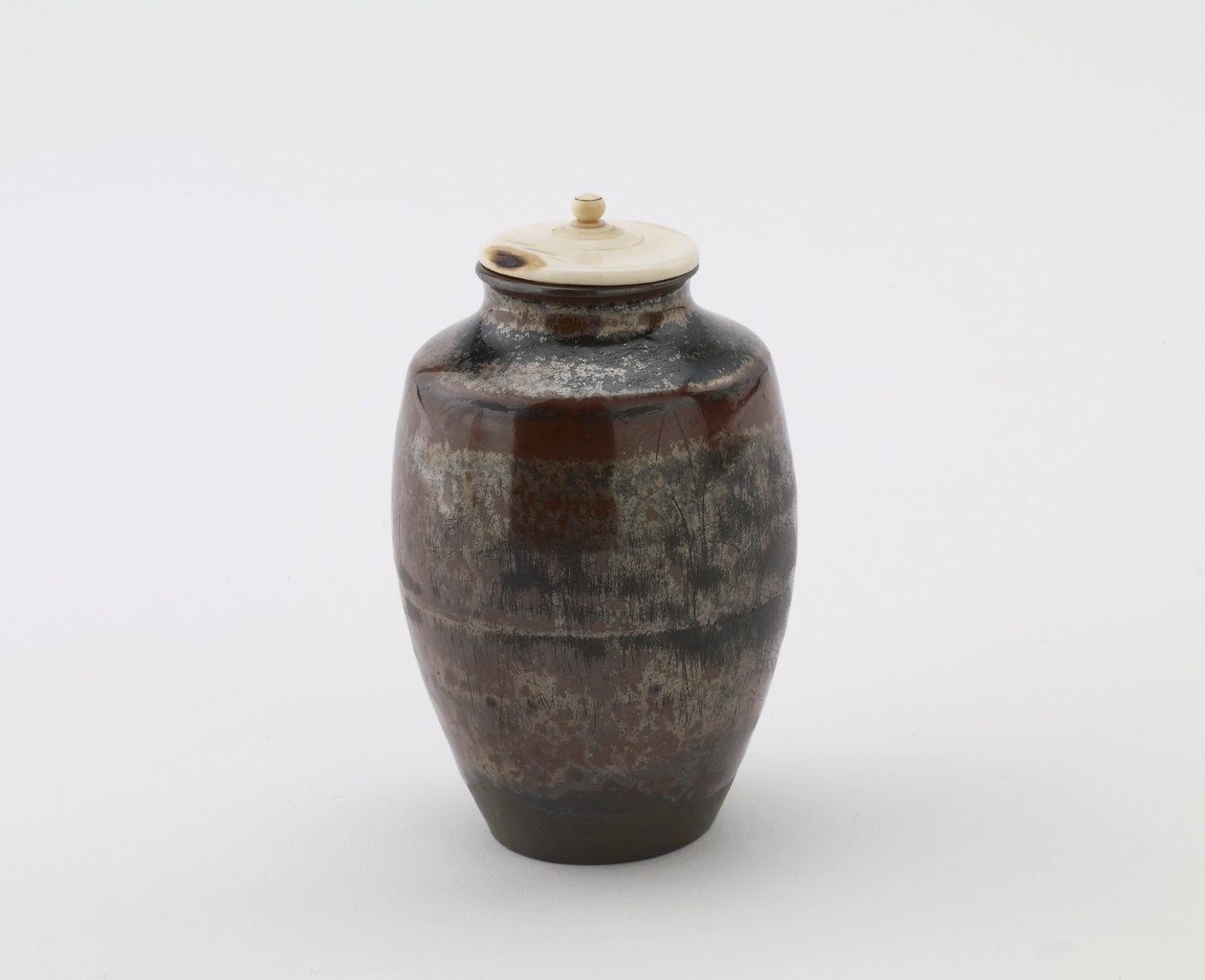 Tea caddy, katatsuki-muoto, Edo-kausi (keraaminen) tekijältä Japanese School
