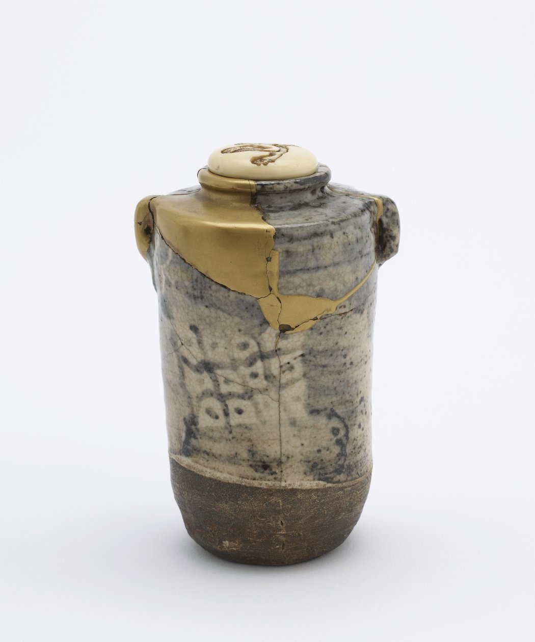 Tea caddy kahdella korvakkeella, Oribe-tyyliin, Kioto, Kioto-fu, Edo-kausi, 1600-luvun loppu tai 1800-luvun alku (keraaminen) tekijältä Japanese School