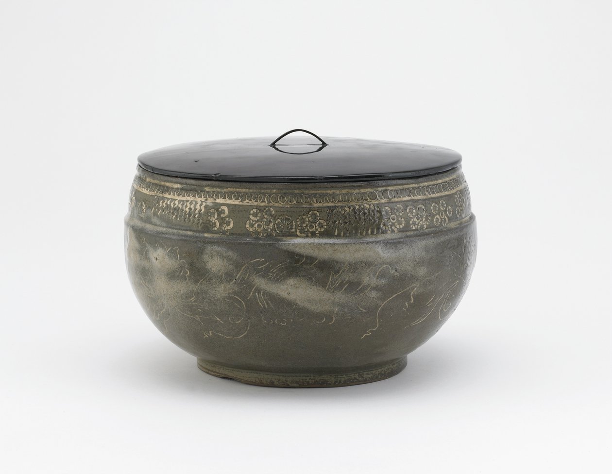 Teeseremonian vesipurkki, Kumamoton prefektuuri, Edo-kausi, 1700-1800-luku (keraaminen) tekijältä Japanese School
