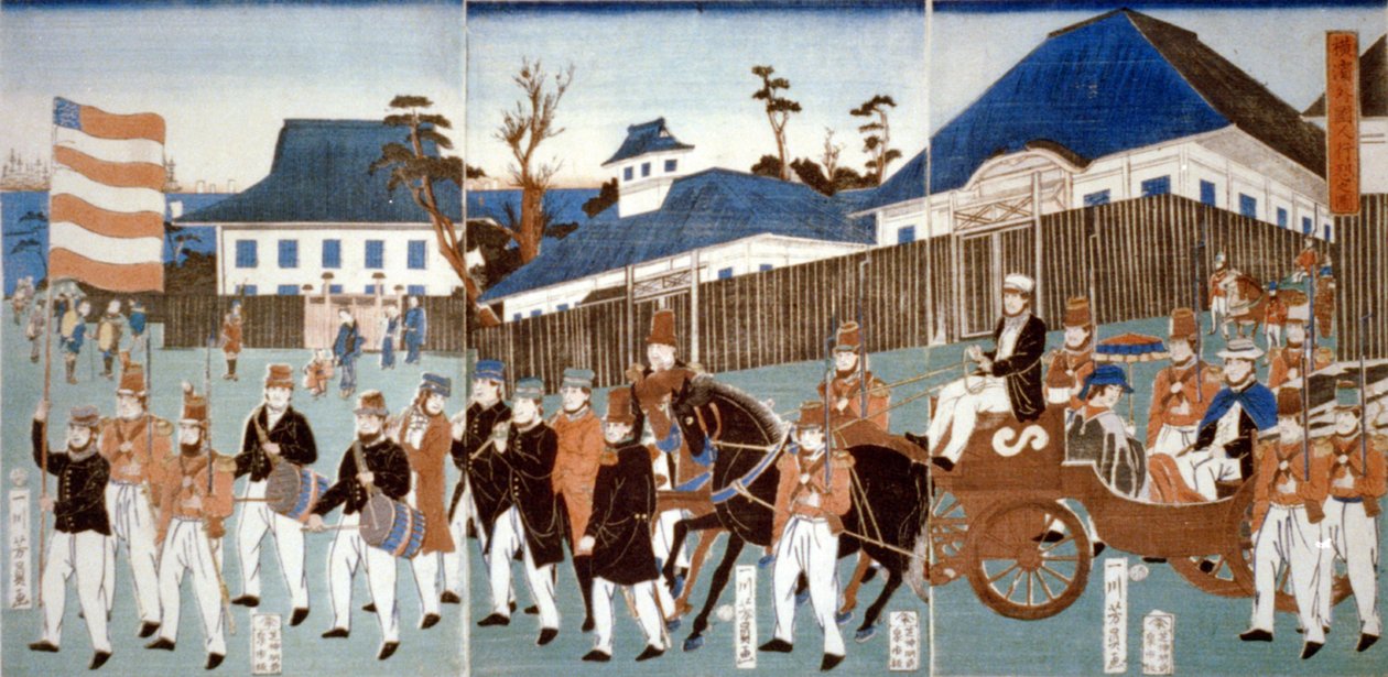 Tríptico mostrando um desfile de estrangeiros, Yokohama, em uma carruagem aberta puxada por cavalos e liderada por um homem carregando as estrelas e listras e uma banda militar, 1861. Utagawa Yoshigawa (ativo 1850-1870) artista japonês ukiyo-e.finlandês tekijältä Japanese School