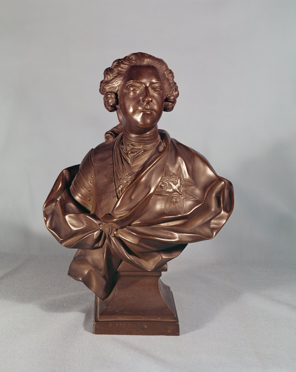 Ludvig XV:n (1710-74) rintakuva 1751 (pronssi) tekijältä Jean Baptiste II Lemoyne