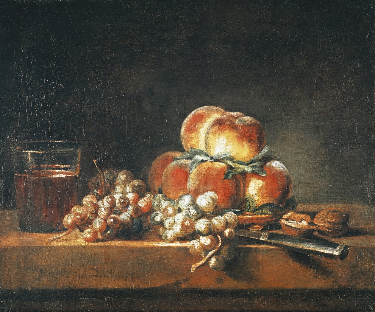 Persikoiden, pähkinöiden, viinirypäleiden ja lasillisen viiniä asetelma, 1758 tekijältä Jean Baptiste Simeon Chardin