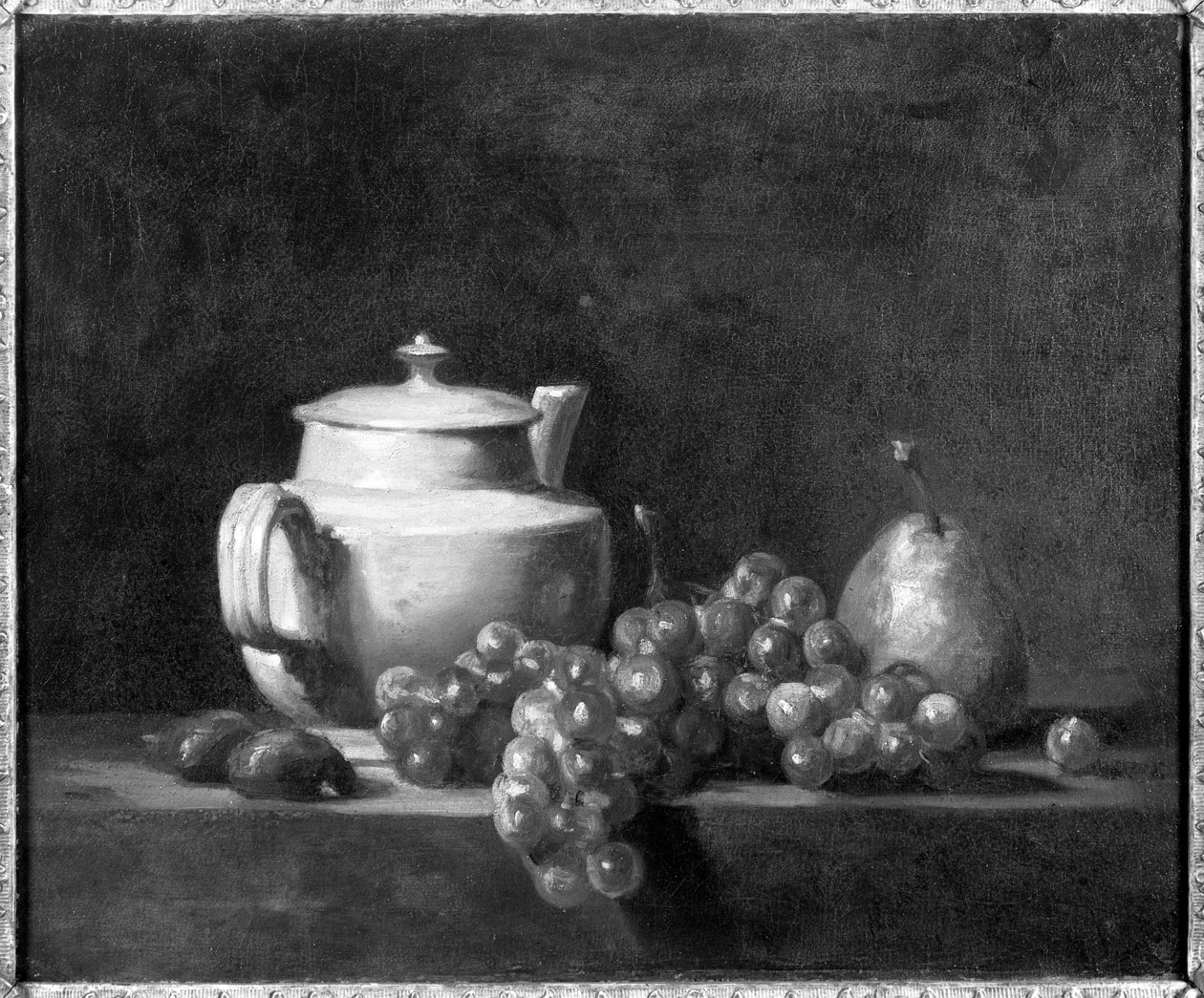 Valkoinen teekannu, jossa on kaksi kastanjaa, valkoiset viinirypäleet ja päärynä tekijältä Jean Baptiste Simeon Chardin