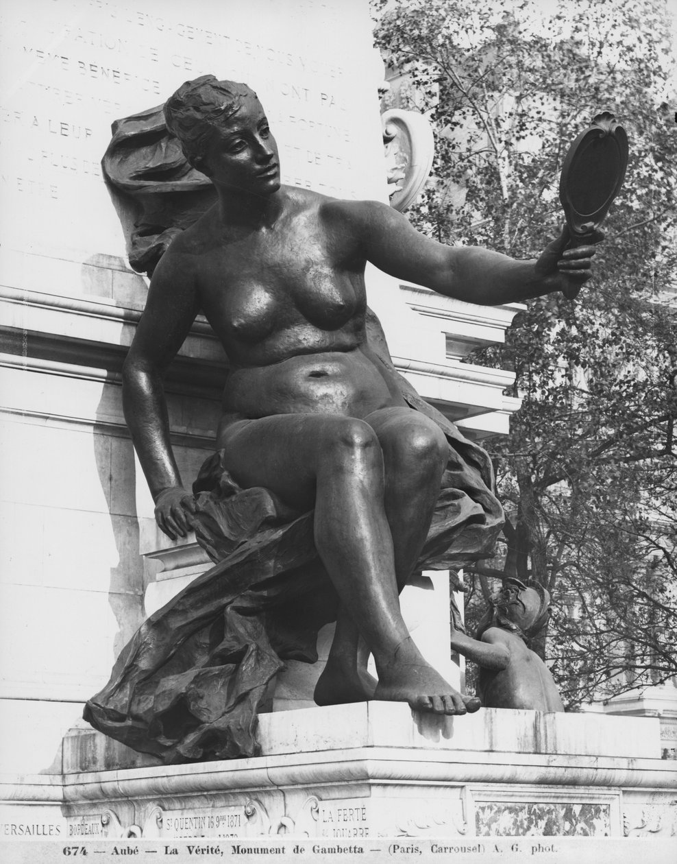 Leon Gambettan muistomerkki, Totuus, cour Napoleon, Louvre, 1888 (yksityiskohta) (marmori ja kivi) (katso myös 346101, 346102, 346503) tekijältä Jean Paul Aube