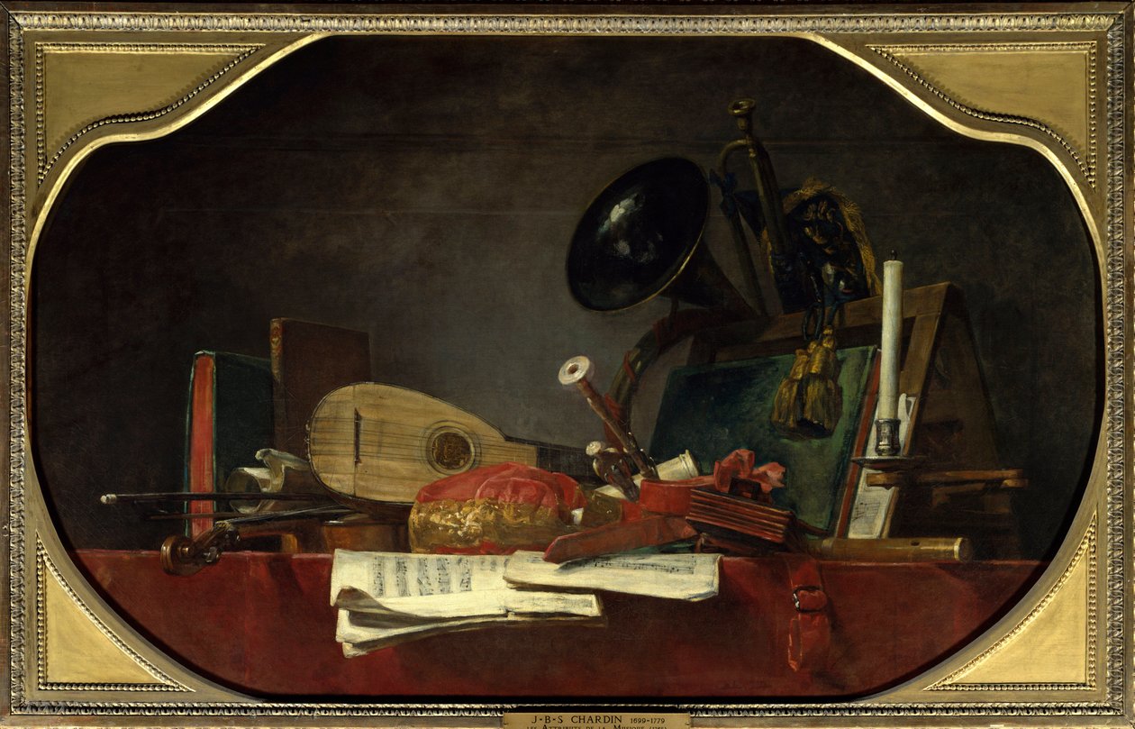 Musiikin attribuutit Asetelma partituurilla, viululla, mandorilla, hovimusettella, traversiere-huilulla, käyrätorvilla ja trumpetilla. Jean Baptiste Simeon Chardinin (1699-1779) maalaus 1765 su. 0,91 x 1,45 m Pariisi, Musee du Louvre. tekijältä Jean Baptiste Simeon Chardin