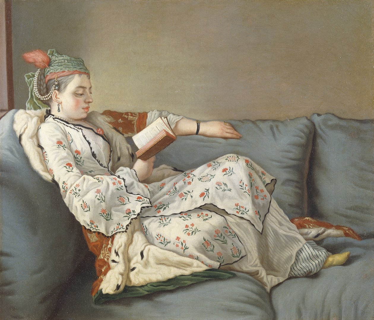 La Sultane Lisant", Nainen turkkilaisasuissa lukemassa sohvalla, tekijältä Jean Étienne Liotard
