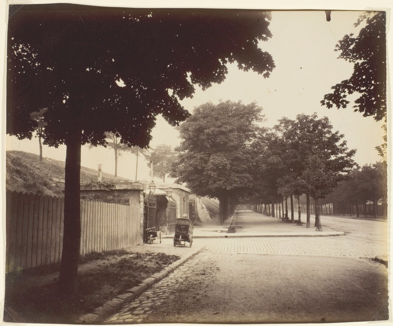  tekijältä Jean Eugène Auguste Atget