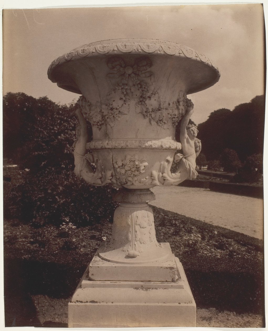 Versailles, (maljakko) tekijältä Jean Eugène Auguste Atget