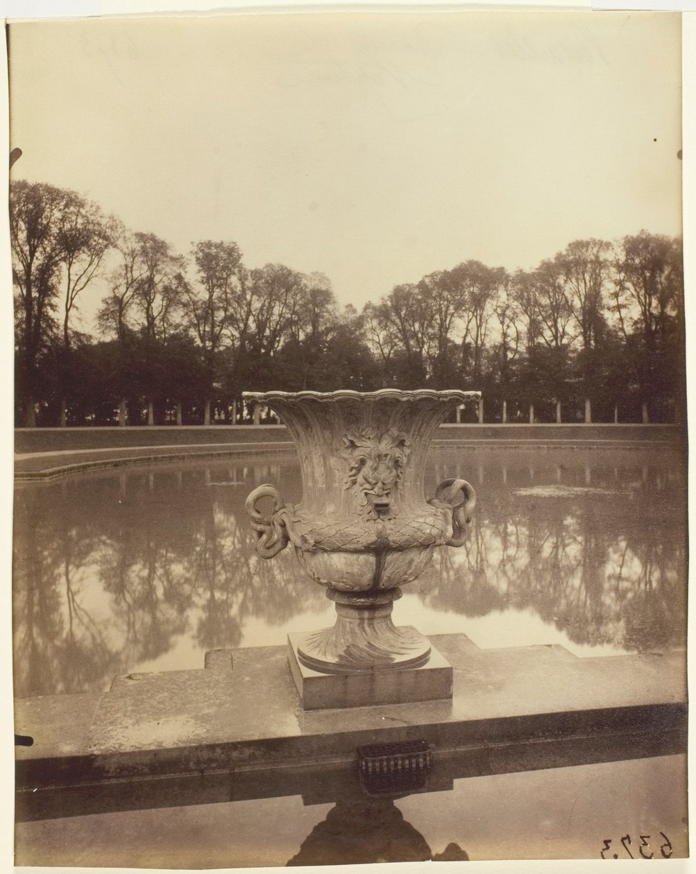 Versailles, Bassin de Neptunus tekijältä Jean Eugène Auguste Atget