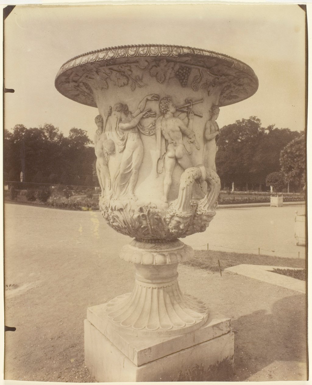 Versailles, maljakko tekijältä Jean Eugène Auguste Atget