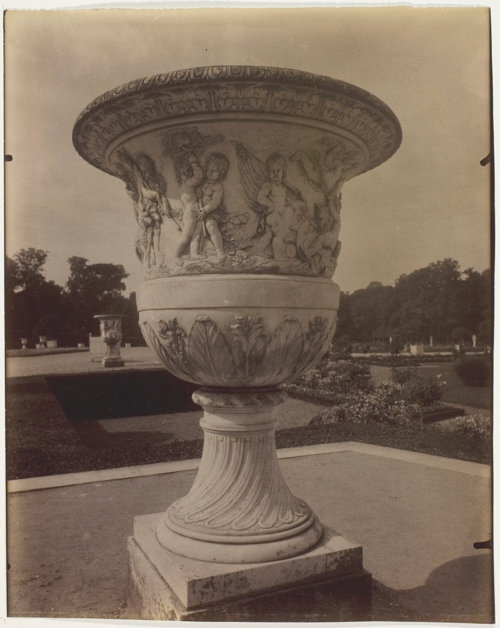 Versailles, maljakko tekijältä Jean Eugène Auguste Atget
