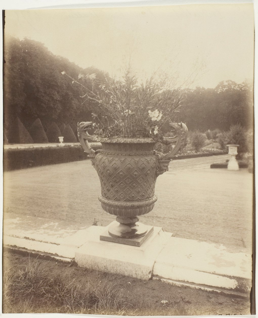 Versailles, Ballinin maljakko tekijältä Jean Eugène Auguste Atget
