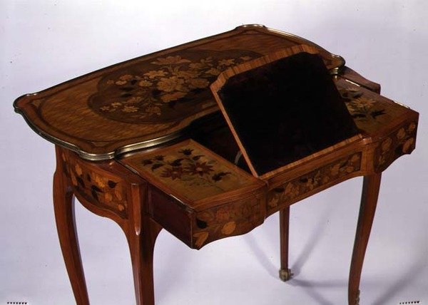 Mekaaninen kirjoituspöytä, n.1760 (viilutettu tammi ja kullattu pronssi) tekijältä Jean Francois Oeben