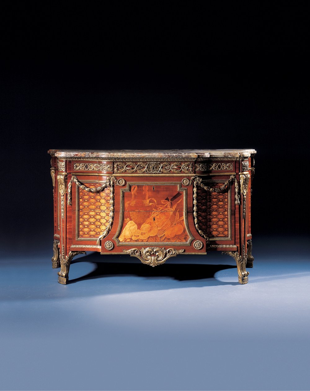 Royal Louis XVI lipasto tekijältä Jean Henri Riesener
