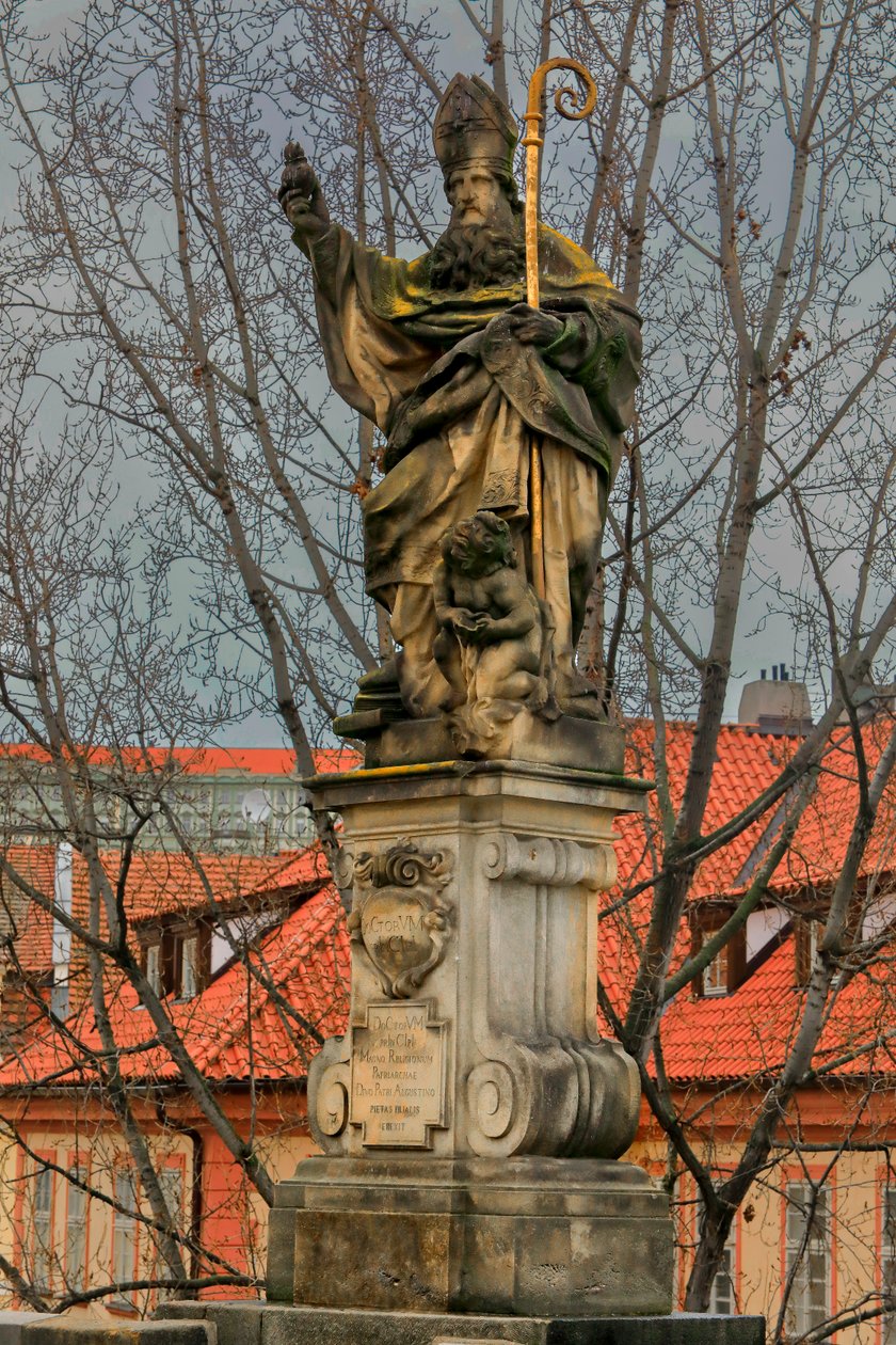 Pyhän Augustinuksen Hippon patsas Kaarlensillalla tekijältä Jeronym (1632 1709) Kohl