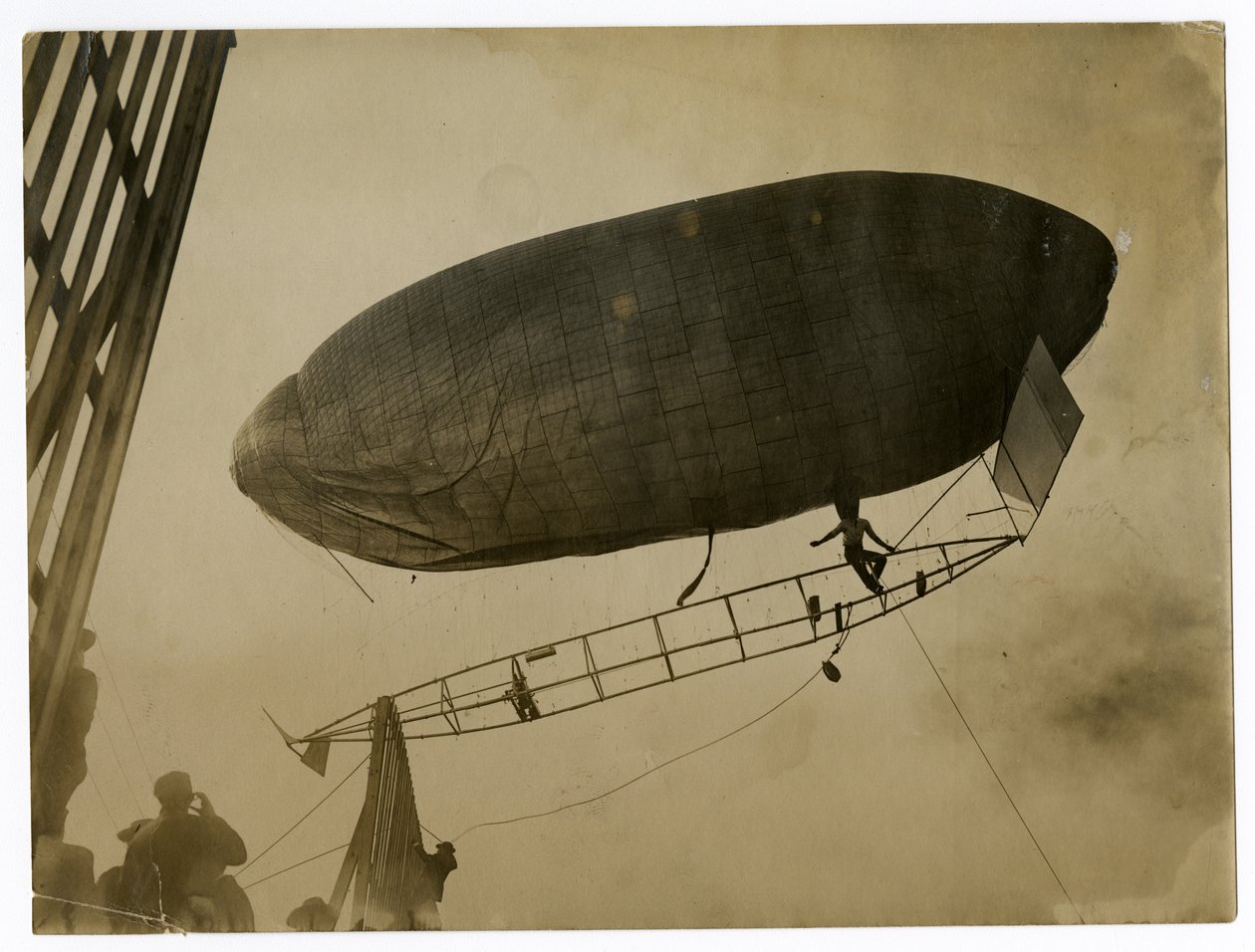 Ilmalaiva "California Arrow" tekijältä Jessie Tarbox Beals