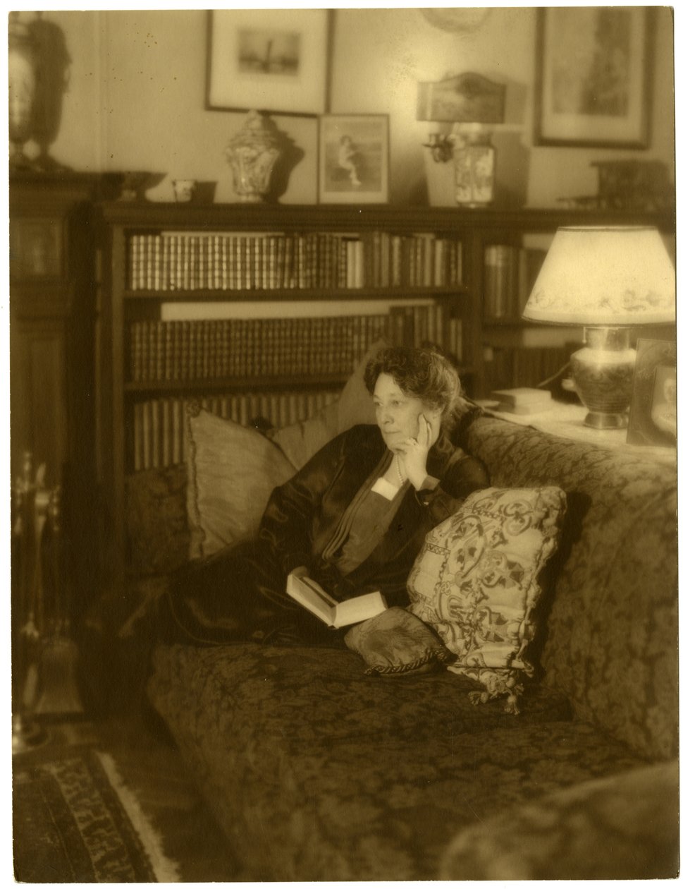 Alice Foote MacDougall ravintolakuuluisuudesta, Greenwich Village, New York, USA, n. 1915-25 (gelatiinihopeakuva) tekijältä Jessie Tarbox Beals