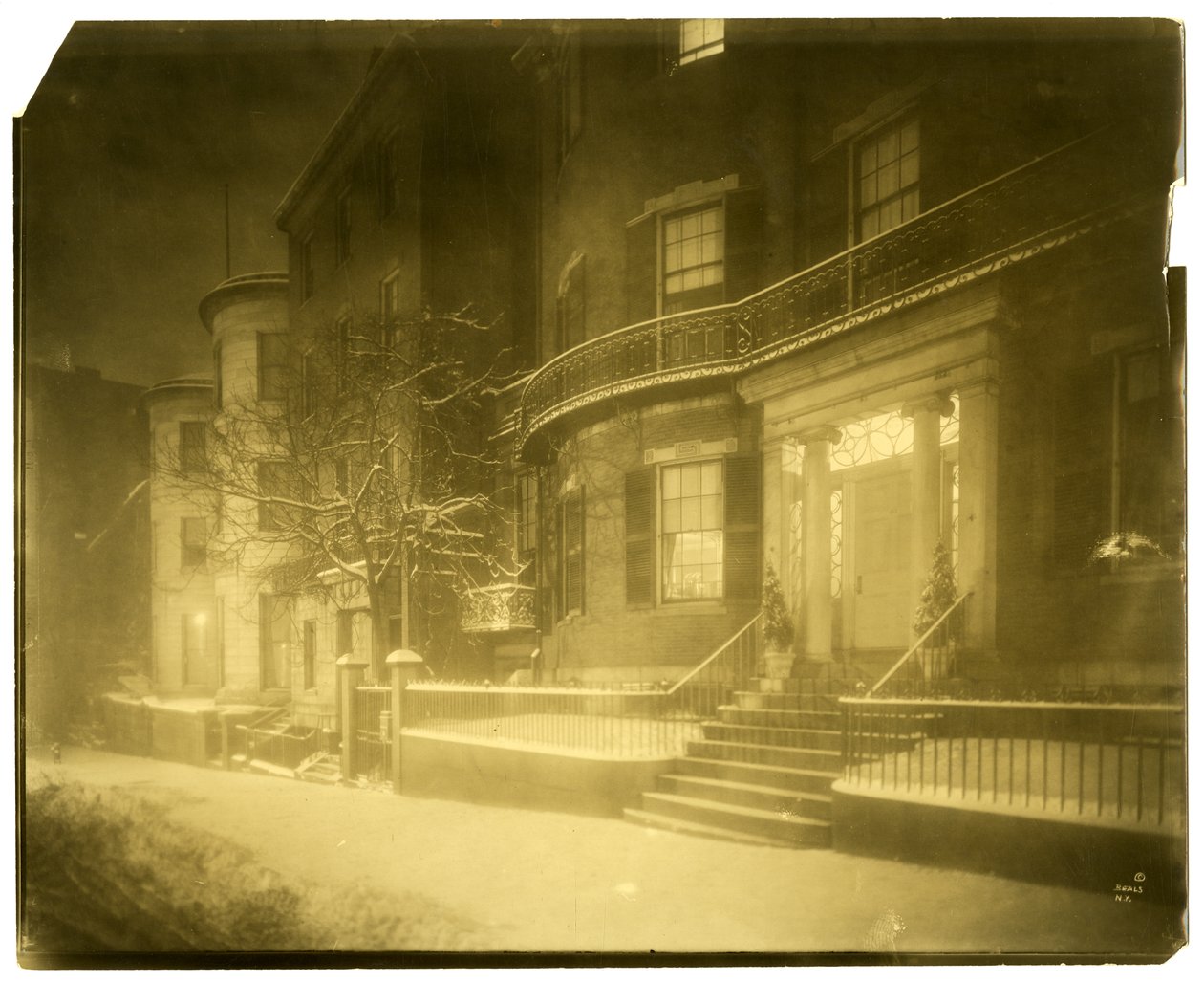 Boston, Mass, Boston, USA, n. 1902–1910 (gelatiinihopeakuva) tekijältä Jessie Tarbox Beals