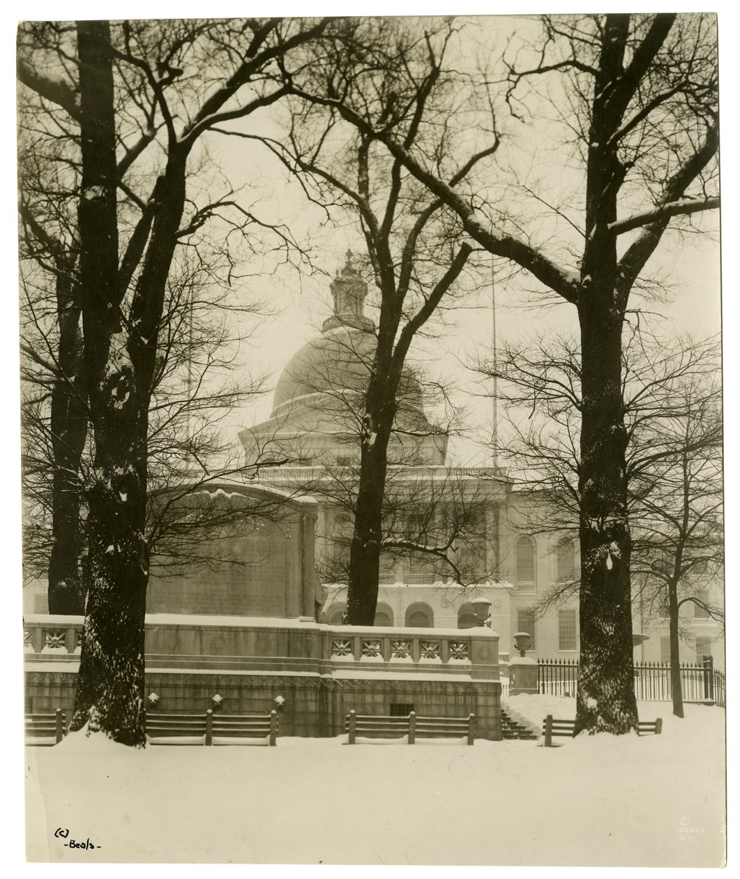 Boston, USA, n. 1902-1910 (gelatiinihopea valokuva) tekijältä Jessie Tarbox Beals