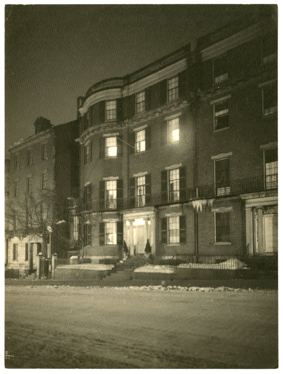 Boston, USA, n. 1902-1910 (gelatiinihopea valokuva) tekijältä Jessie Tarbox Beals