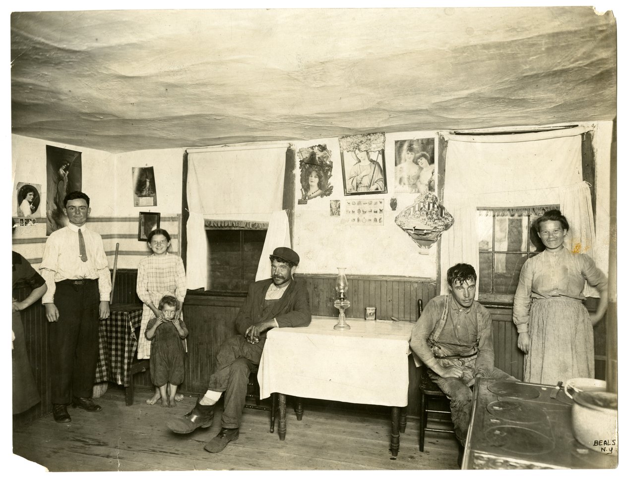 Brattleboro?, n. 1905-1940 (gelatiinihopea valokuva) tekijältä Jessie Tarbox Beals