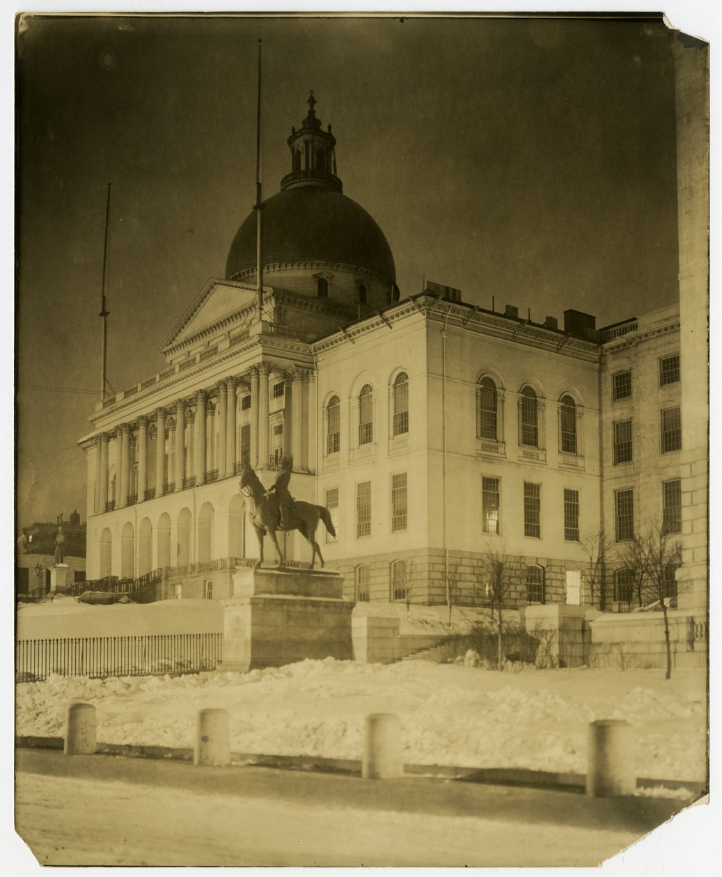 Capitol, Boston, Mass, Boston, USA, n. 1902-1910 (gelatiinihopea valokuva) tekijältä Jessie Tarbox Beals