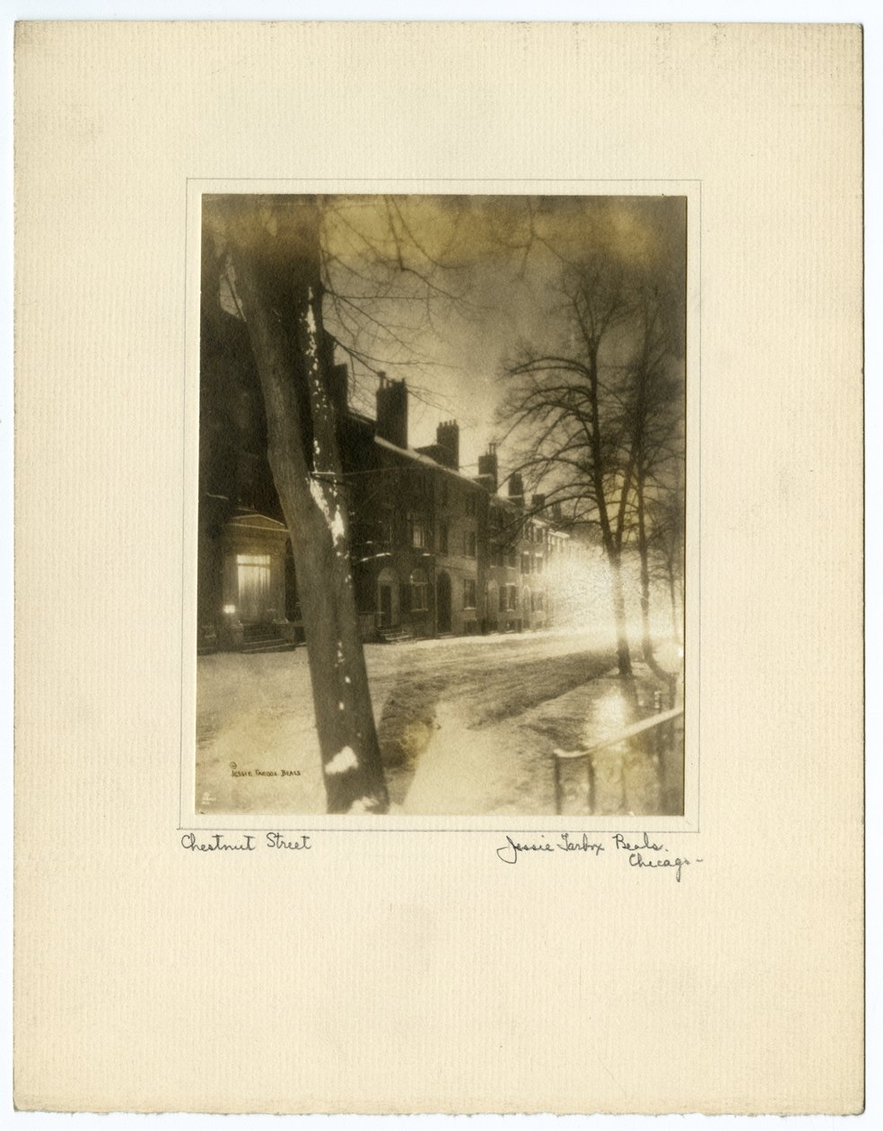 Chestnut Street, Boston, USA, n. 1902-10 (gelatiinihopea valokuva) tekijältä Jessie Tarbox Beals