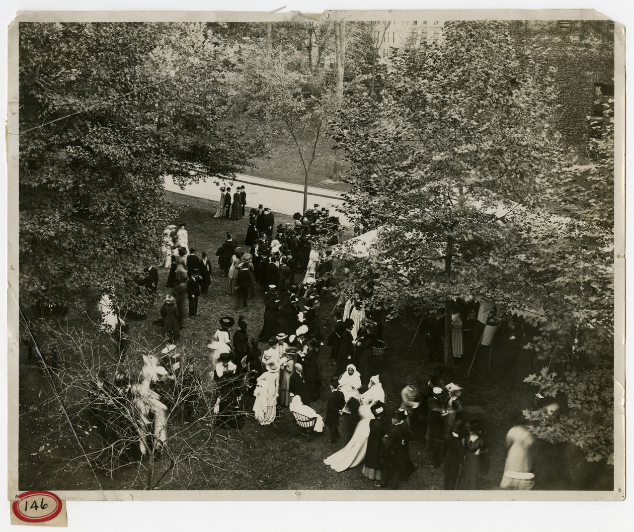 Columbia Lawn fete - Yleisnäkymä tekijältä Jessie Tarbox Beals