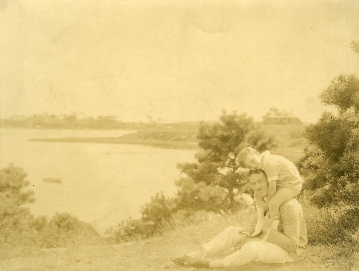 Coningsby Dawson, n. 1905–1940 (gelatiinihopea valokuva) tekijältä Jessie Tarbox Beals