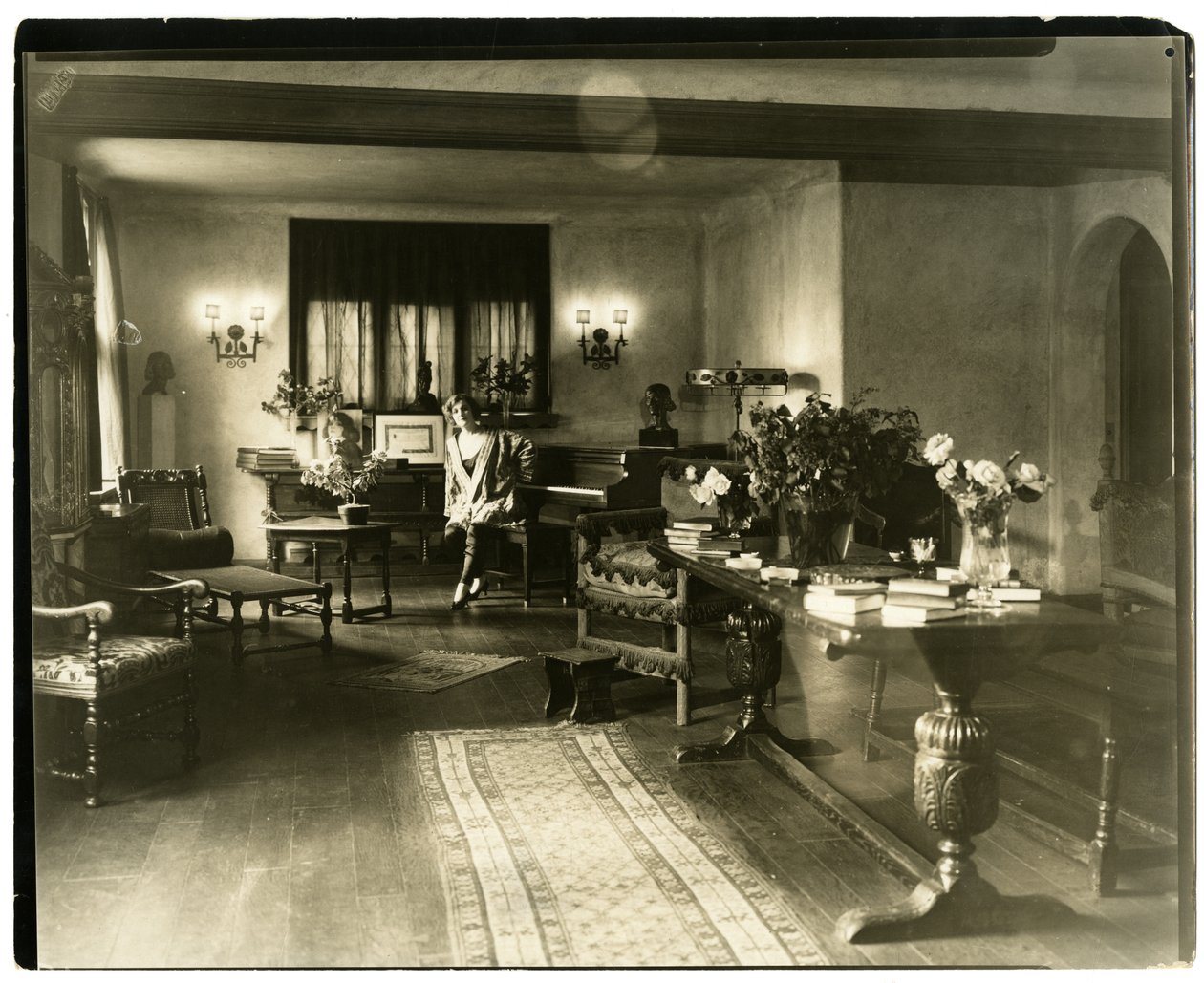 Doris Keene Doris Keane, n. 1905-26 (gelatiinihopea valokuva) tekijältä Jessie Tarbox Beals