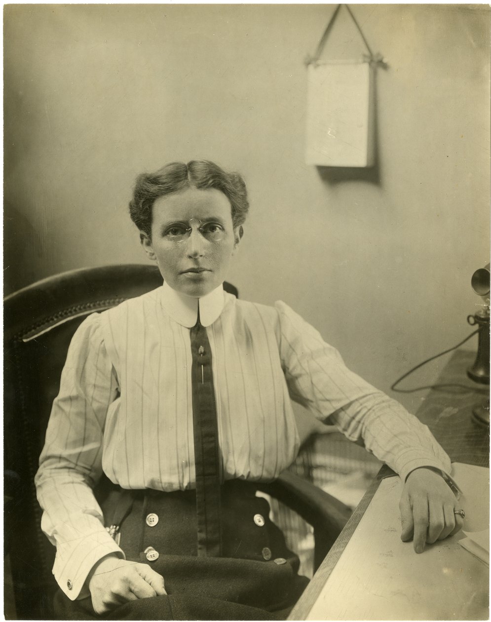 Tri Josephine Baker, Child Hygiene Dept of the Dept of Health of NY valvoo enemmän lasten terveyttä kuin mikään muu nainen maailmassa, n. 1917-1919 (gelatiinihopea valokuva) tekijältä Jessie Tarbox Beals