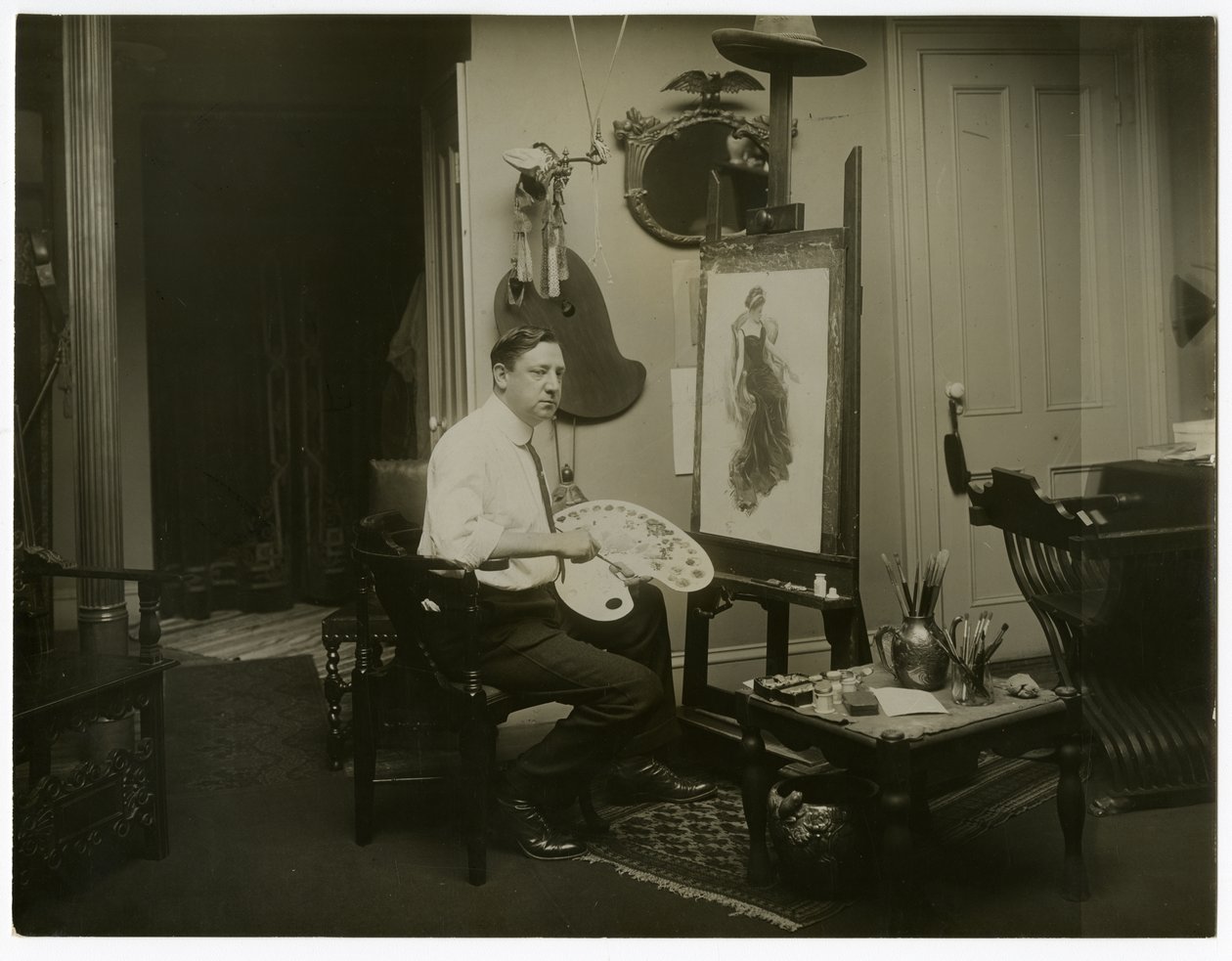 Harrison Fisher, n. 1905-1911 (gelatiinihopea valokuva) tekijältä Jessie Tarbox Beals