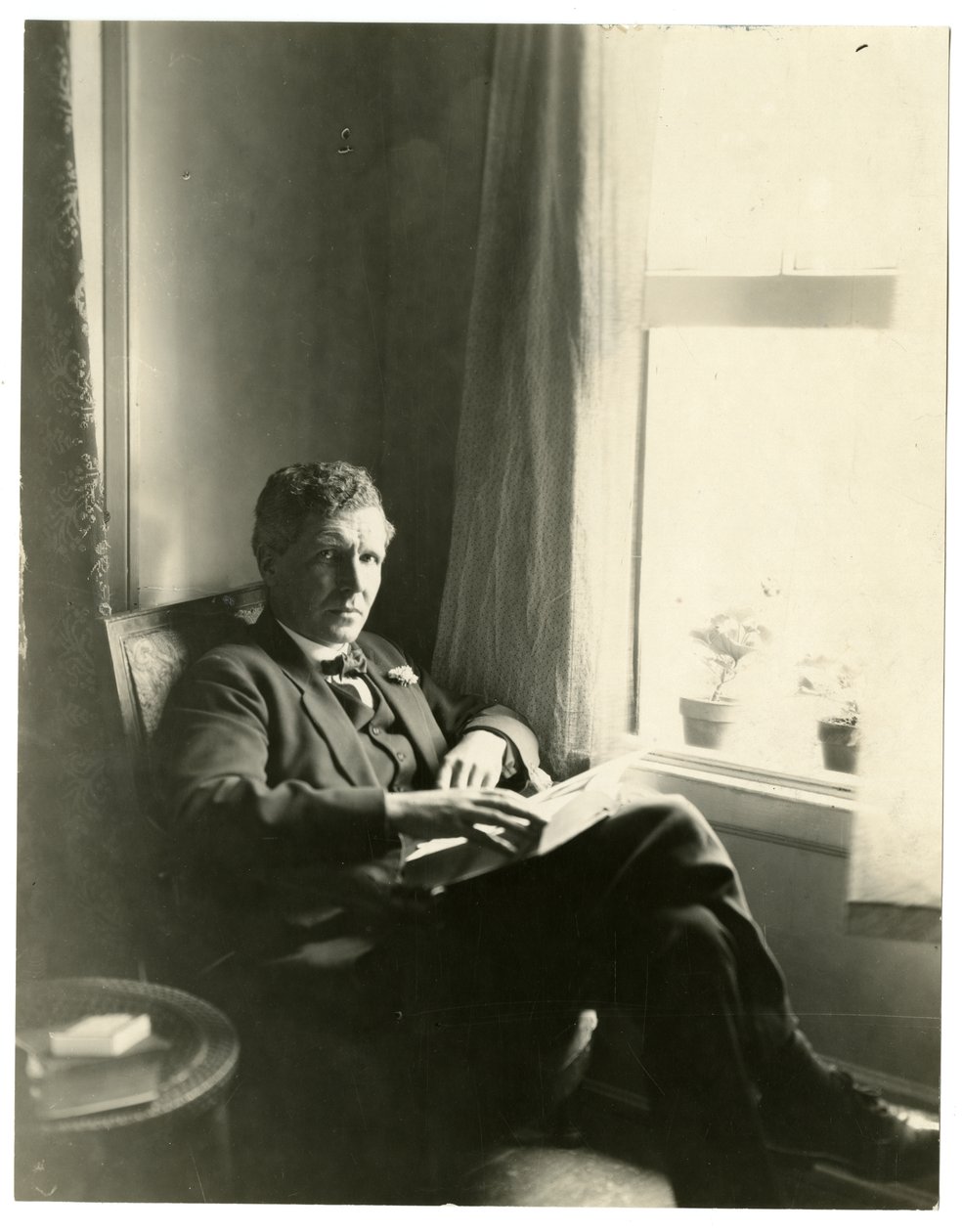 Llewelyn Powys, n. 1905-40 (gelatiinihopea valokuva) tekijältä Jessie Tarbox Beals