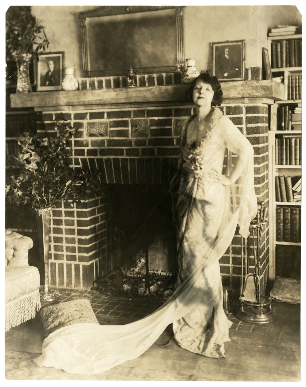 Mary Young, n. 1905–1940 (gelatiinihopeakuva) tekijältä Jessie Tarbox Beals