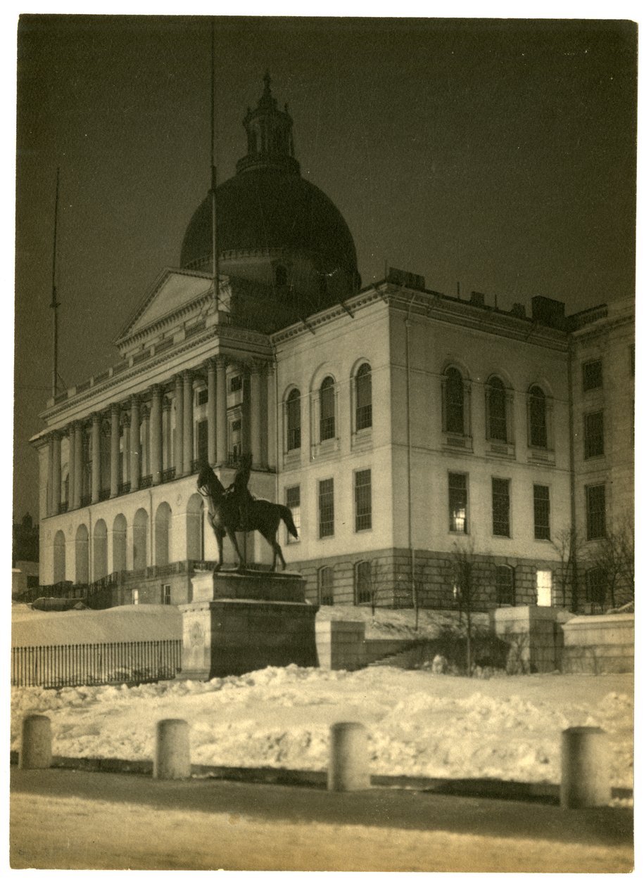 Massachusettsin osavaltiotalo, Boston, Yhdysvallat, noin 1902-10 (gelatiinihopeakuva). tekijältä Jessie Tarbox Beals