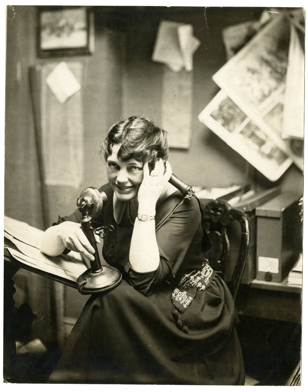 May Wilson Preston, taiteilija ja kuvittaja, n. 1905-20 tekijältä Jessie Tarbox Beals