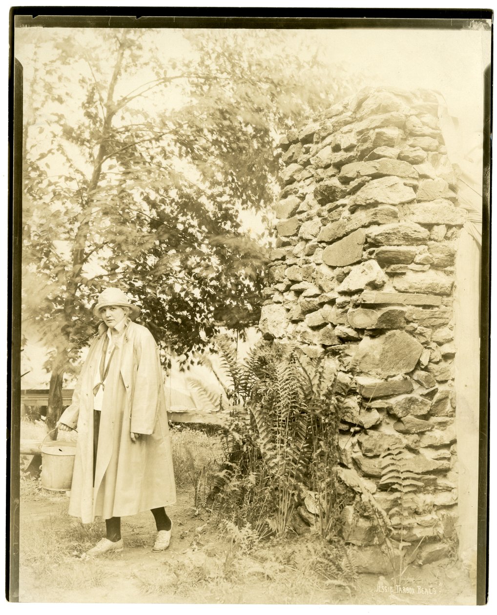 Rouva Jane Deeter Rippin, Partiotyttöjen johtaja Camp Andreassa, Briarcliff, NY, n. 1926-27 (gelatiinihopea valokuva) tekijältä Jessie Tarbox Beals