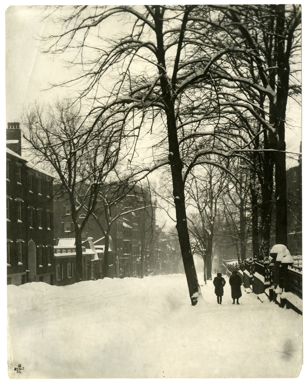 Mt Vernon Street, Boston, n. 1902-1910 (gelatiinihopea valokuva) tekijältä Jessie Tarbox Beals