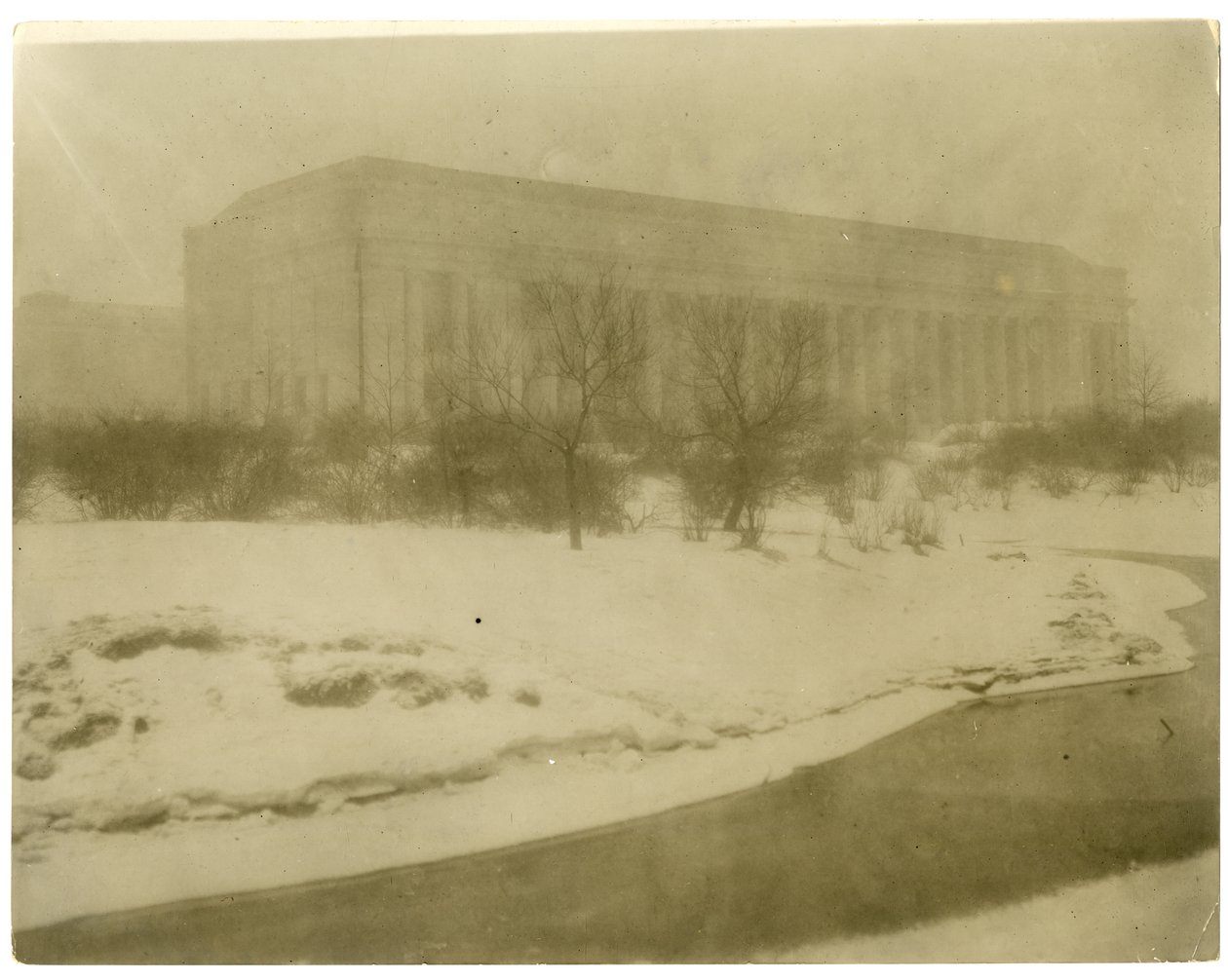 Museum of Fine Arts, Boston, USA, n. 1902-1910 (gelatiinihopea valokuva) tekijältä Jessie Tarbox Beals