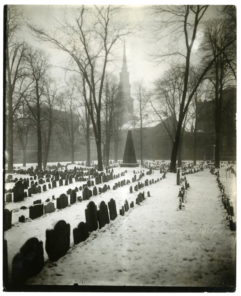 Old Granary Burying Ground Boston, USA, n. 1902–1910 (gelatiinihopea valokuva) tekijältä Jessie Tarbox Beals