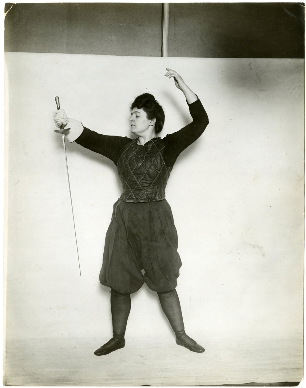 Vanha malli, n. 1905-1918 (gelatiinihopea kuva) tekijältä Jessie Tarbox Beals