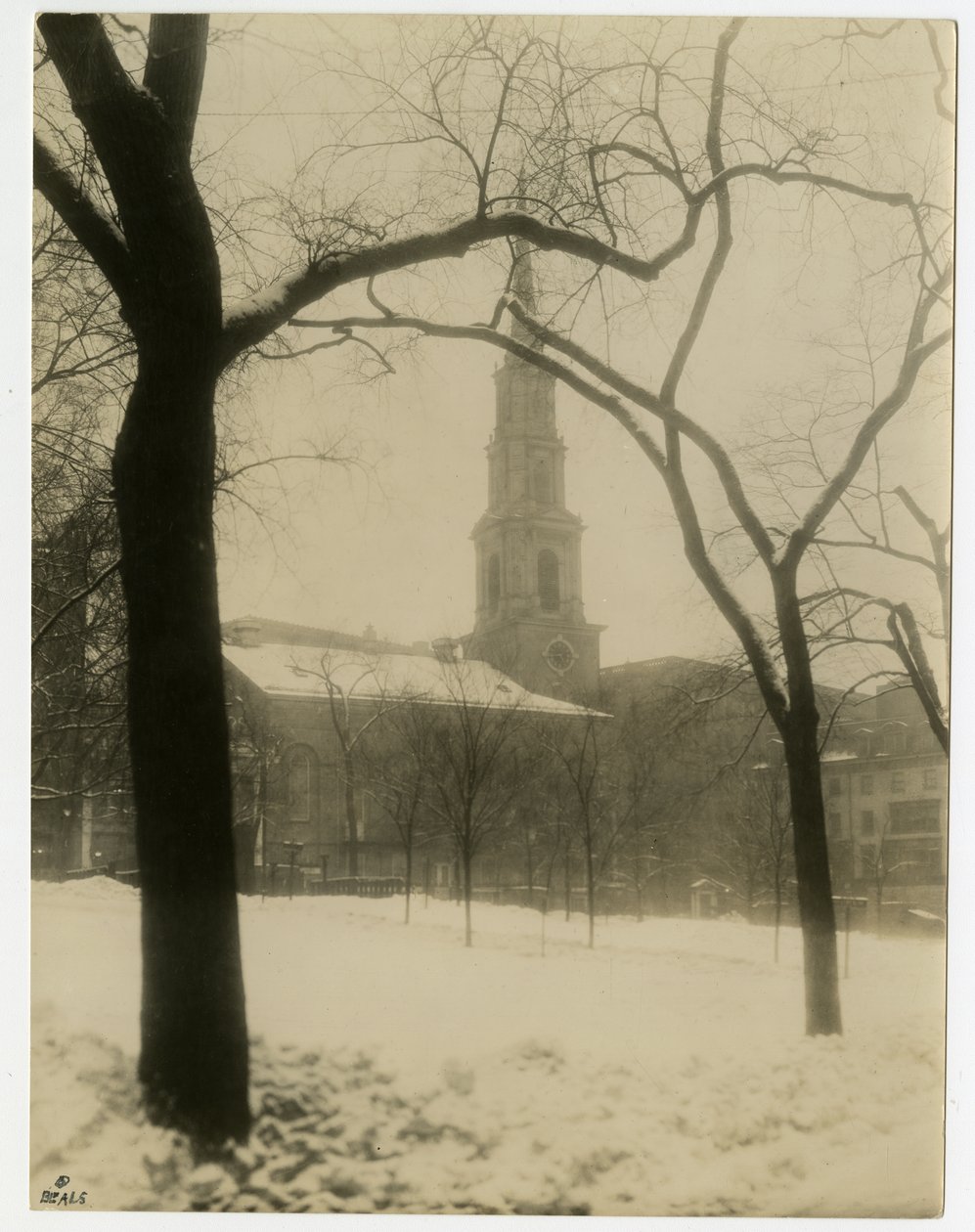 Park Street Church, Boston, USA, n. 1902–1910 (gelatiinihopeakuva) tekijältä Jessie Tarbox Beals