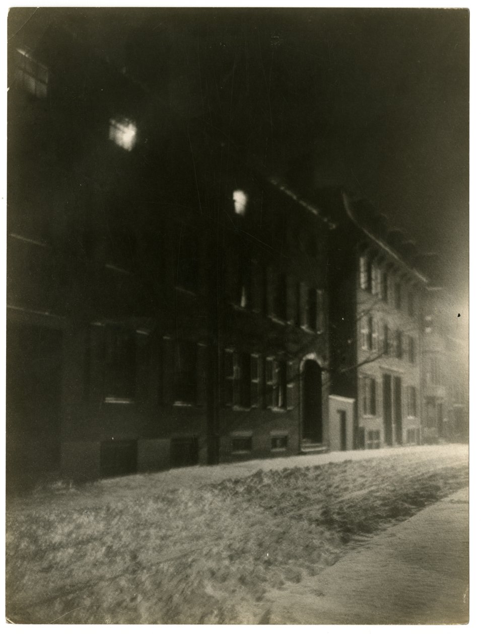 Pinckney St, Boston, Mass, USA, n. 1902-10 (gelatiinihopea valokuva) tekijältä Jessie Tarbox Beals