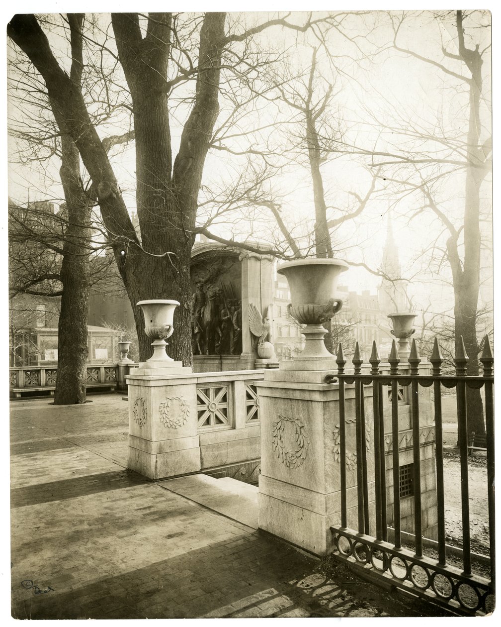 Shaw Memorial, Boston, USA, n. 1902-1910 (gelatiinihopea valokuva) tekijältä Jessie Tarbox Beals
